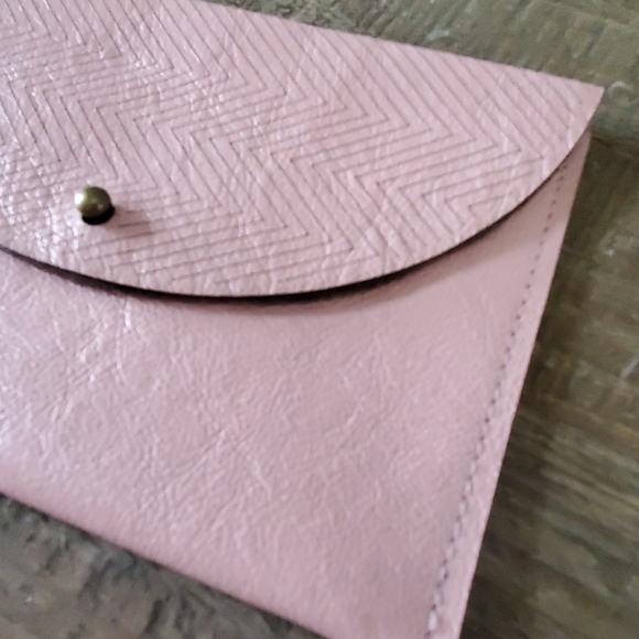 Molly M Designs Peach Envelope Pouch Wallet NEW! - Picture 2 of 6
